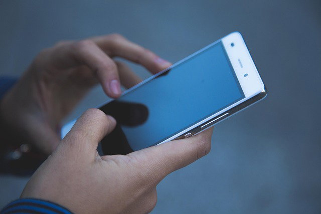 AI 'Ghosts' Offer New Opportunities for Conversations with Deceased Loved Ones, Study Reveals